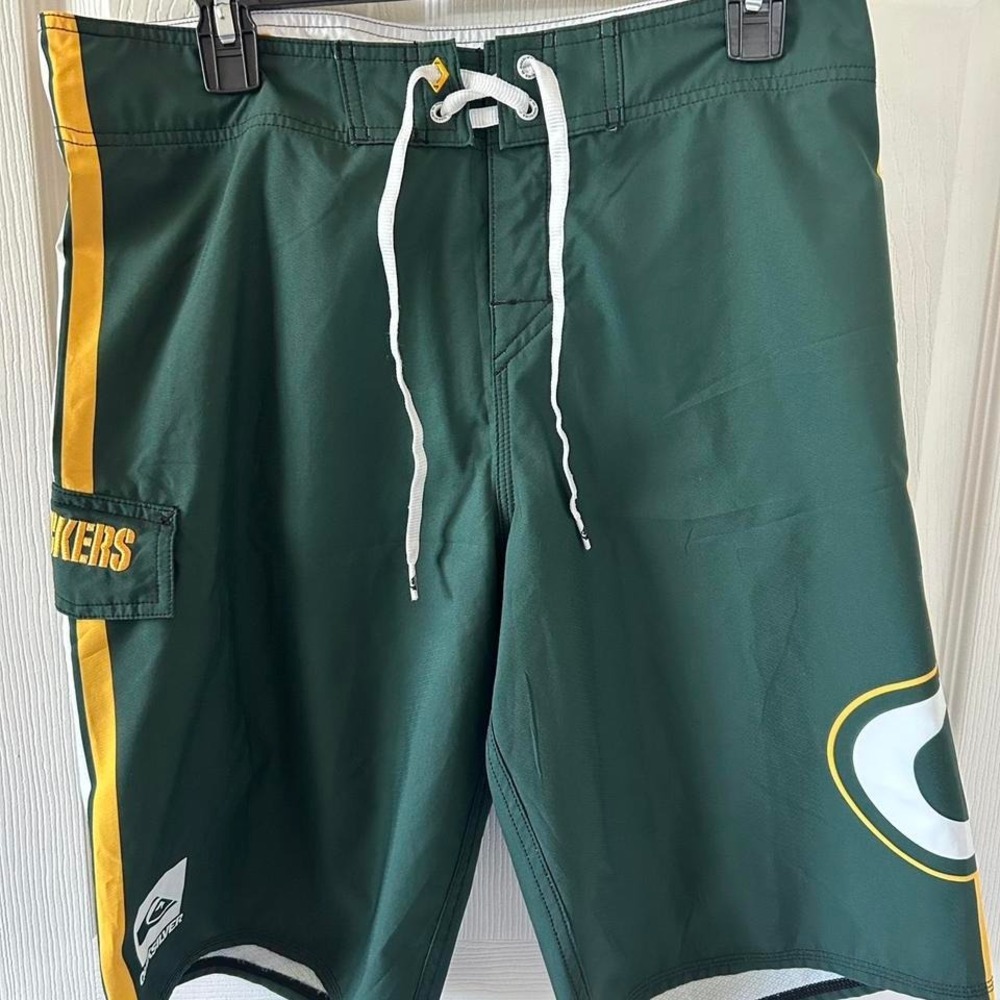 Quicksilver shorts, Green Bay‎ Packers, size 32